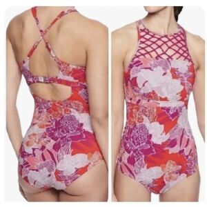 Athleta Rio Macrame High Neck One Piece Swimsuit 38B 38C beach coastal cruise